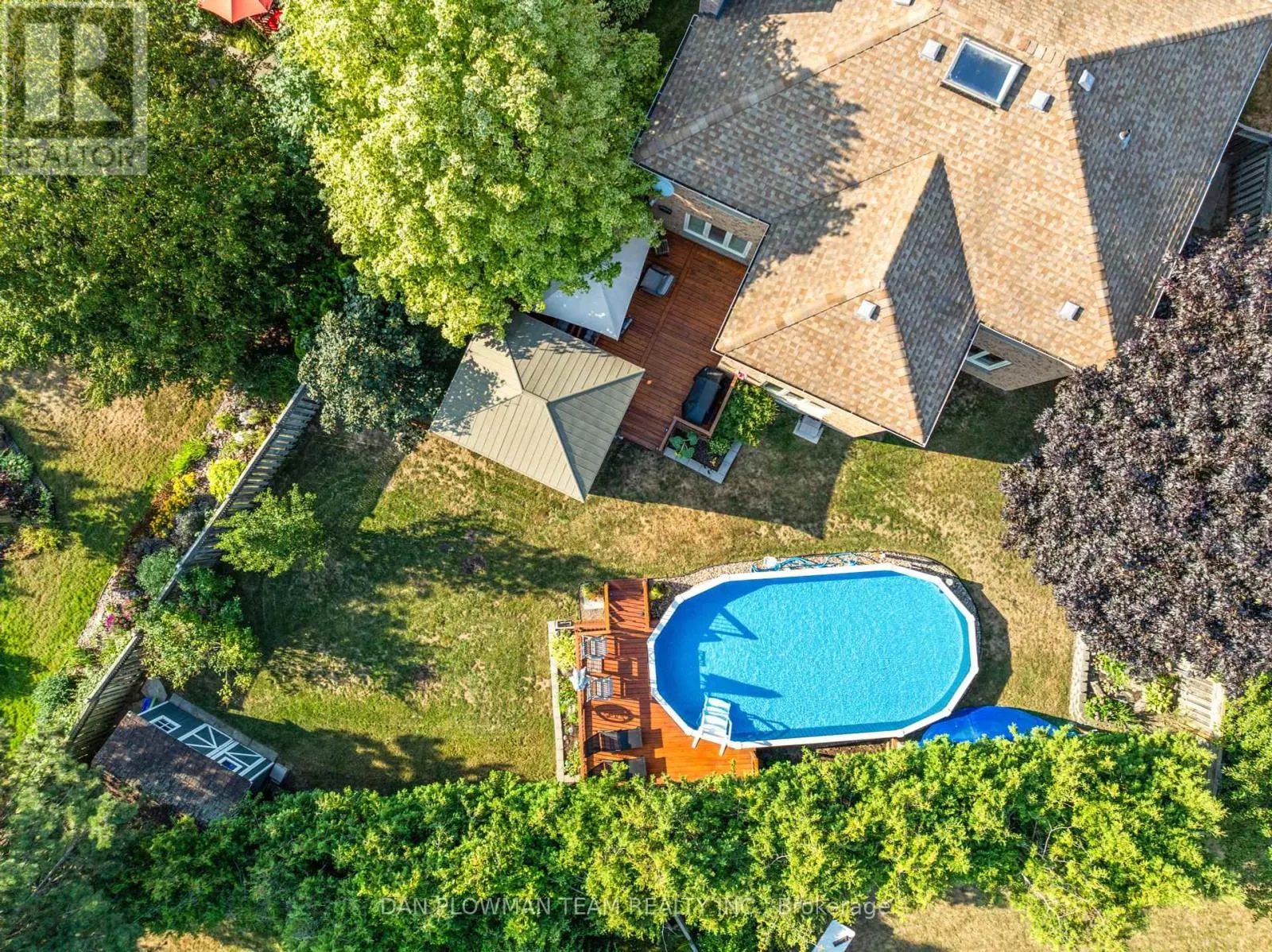 18 HEADLANDS CRESCENT