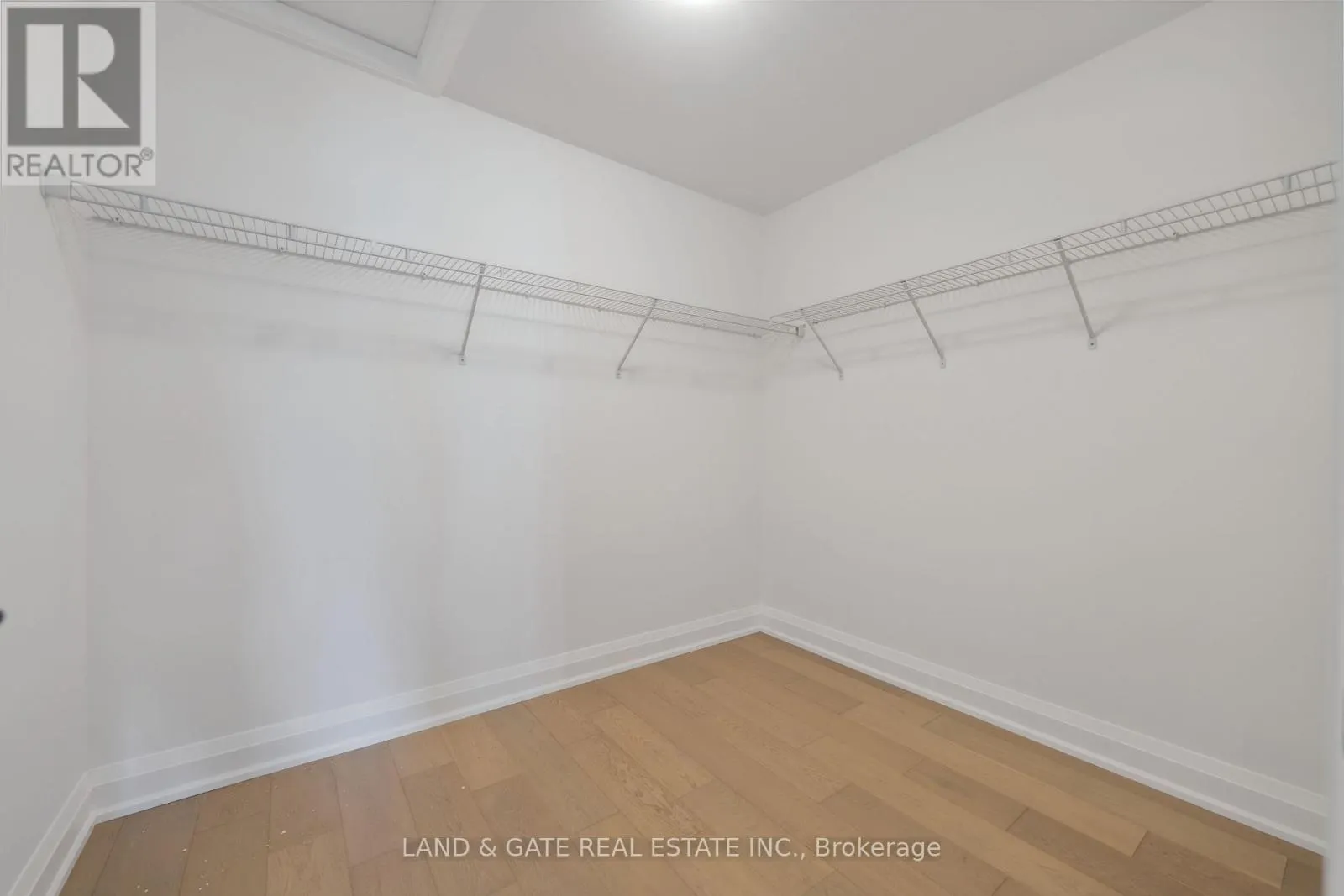 985 QUEENSDALE AVENUE