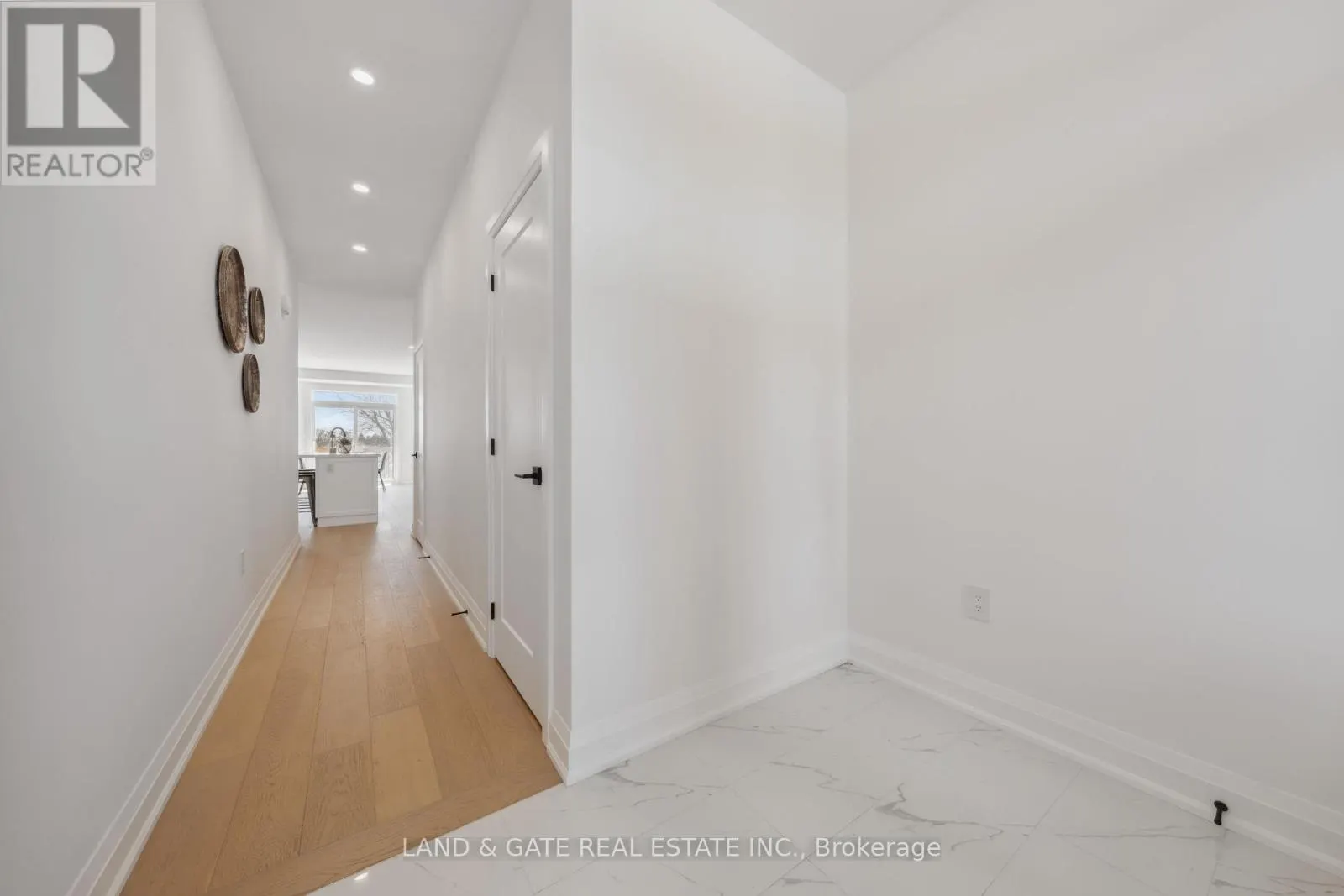 985 QUEENSDALE AVENUE
