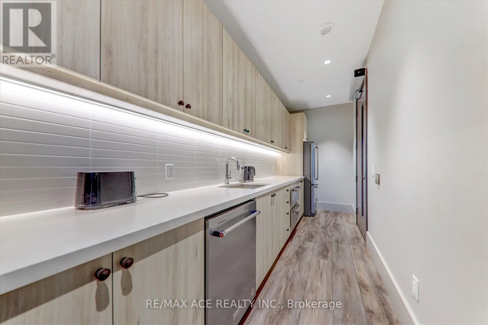 914 - 2550 SIMCOE STREET N