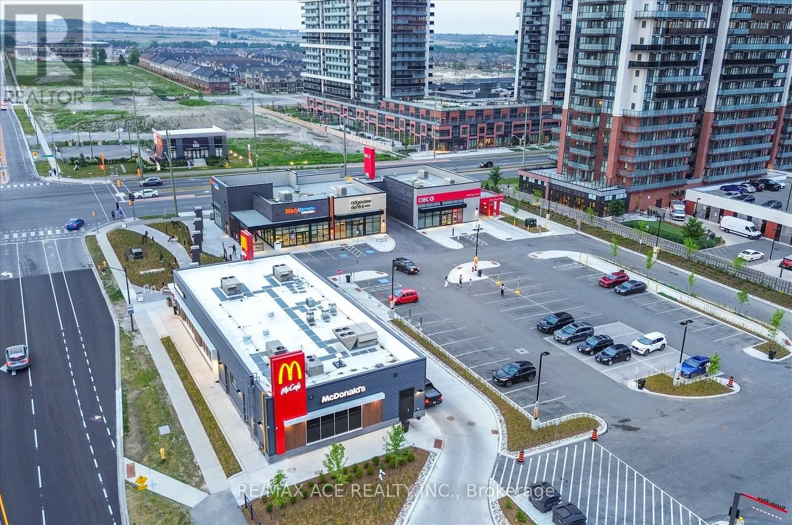 914 - 2550 SIMCOE STREET N