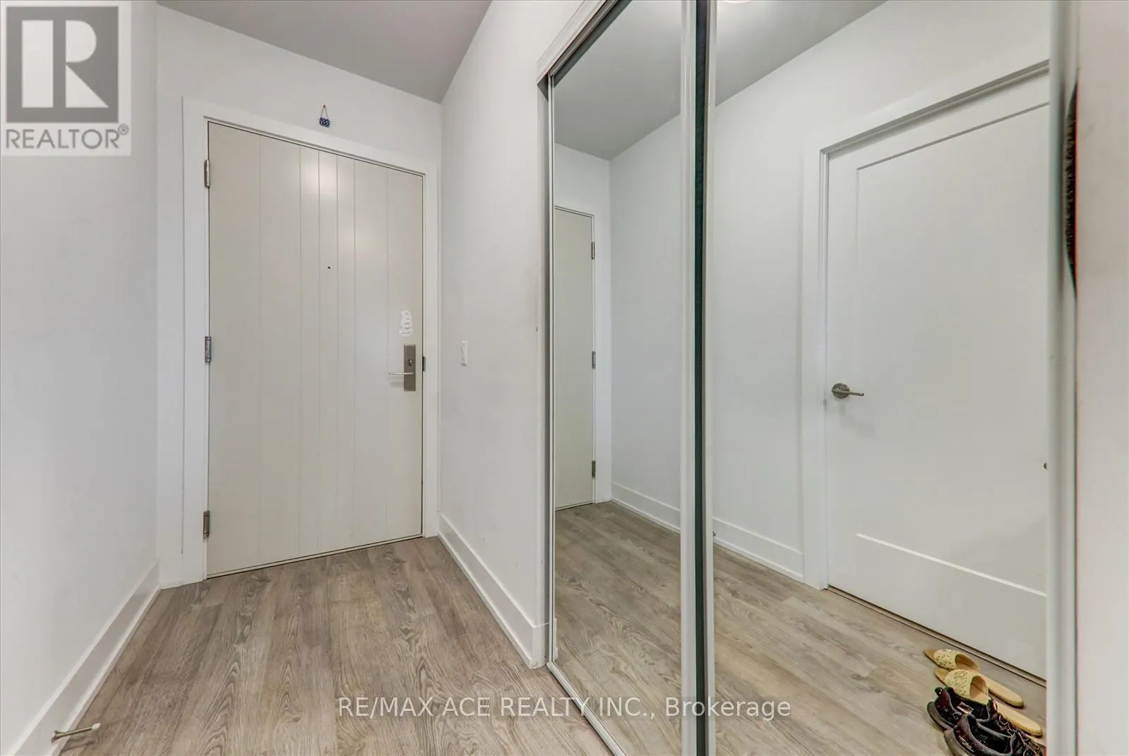 914 - 2550 SIMCOE STREET N