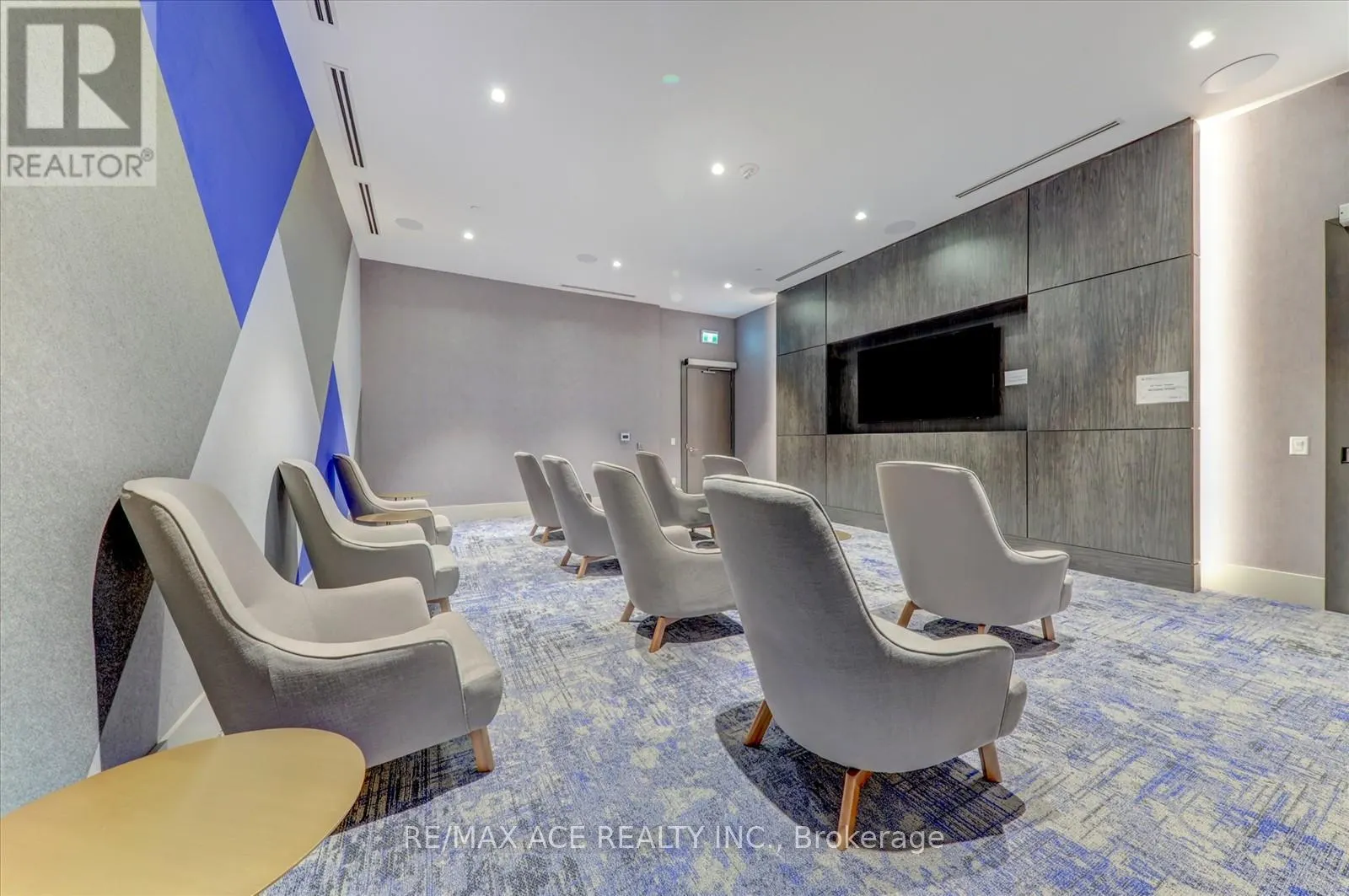 914 - 2550 SIMCOE STREET N