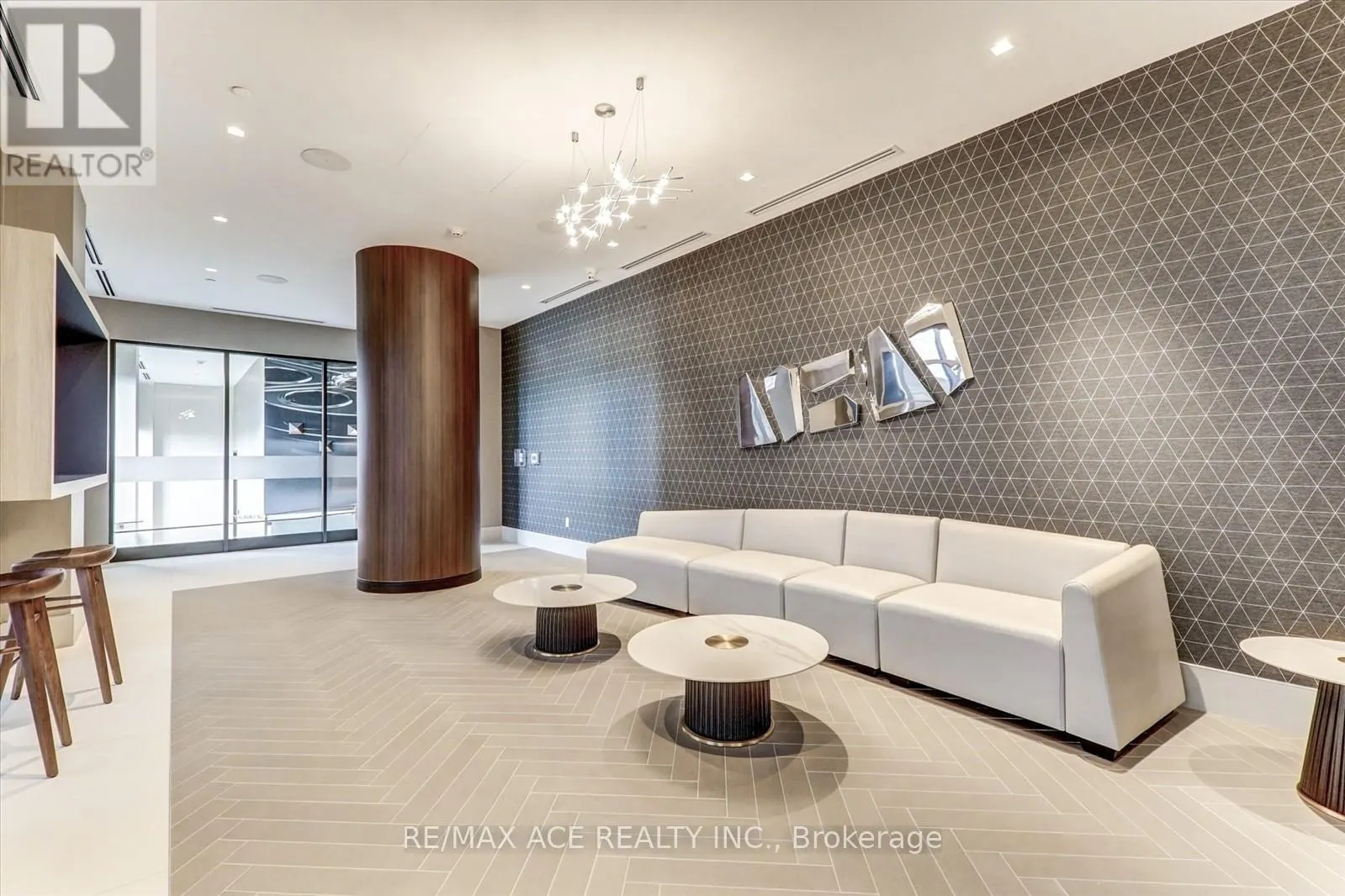 914 - 2550 SIMCOE STREET N