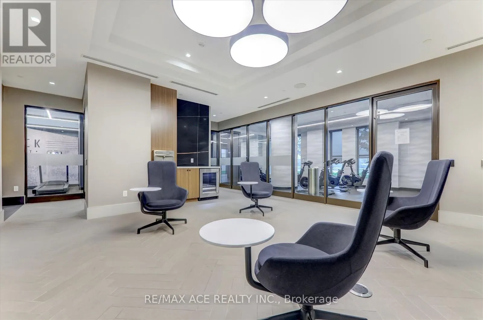 914 - 2550 SIMCOE STREET N