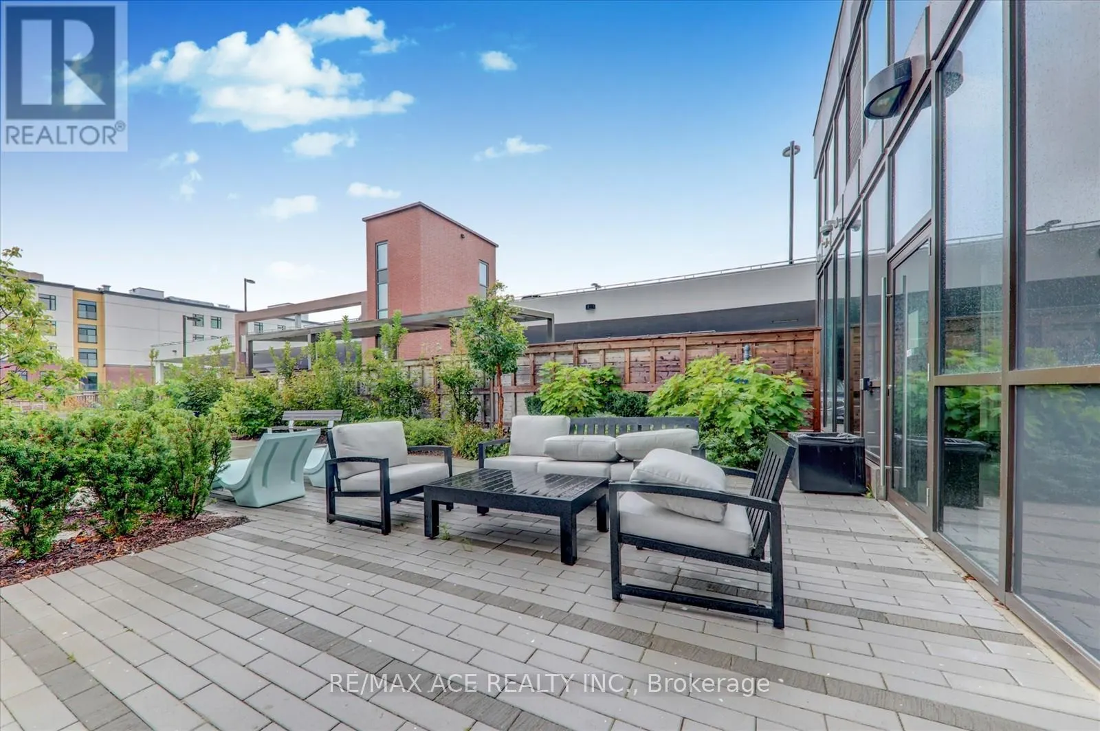 914 - 2550 SIMCOE STREET N