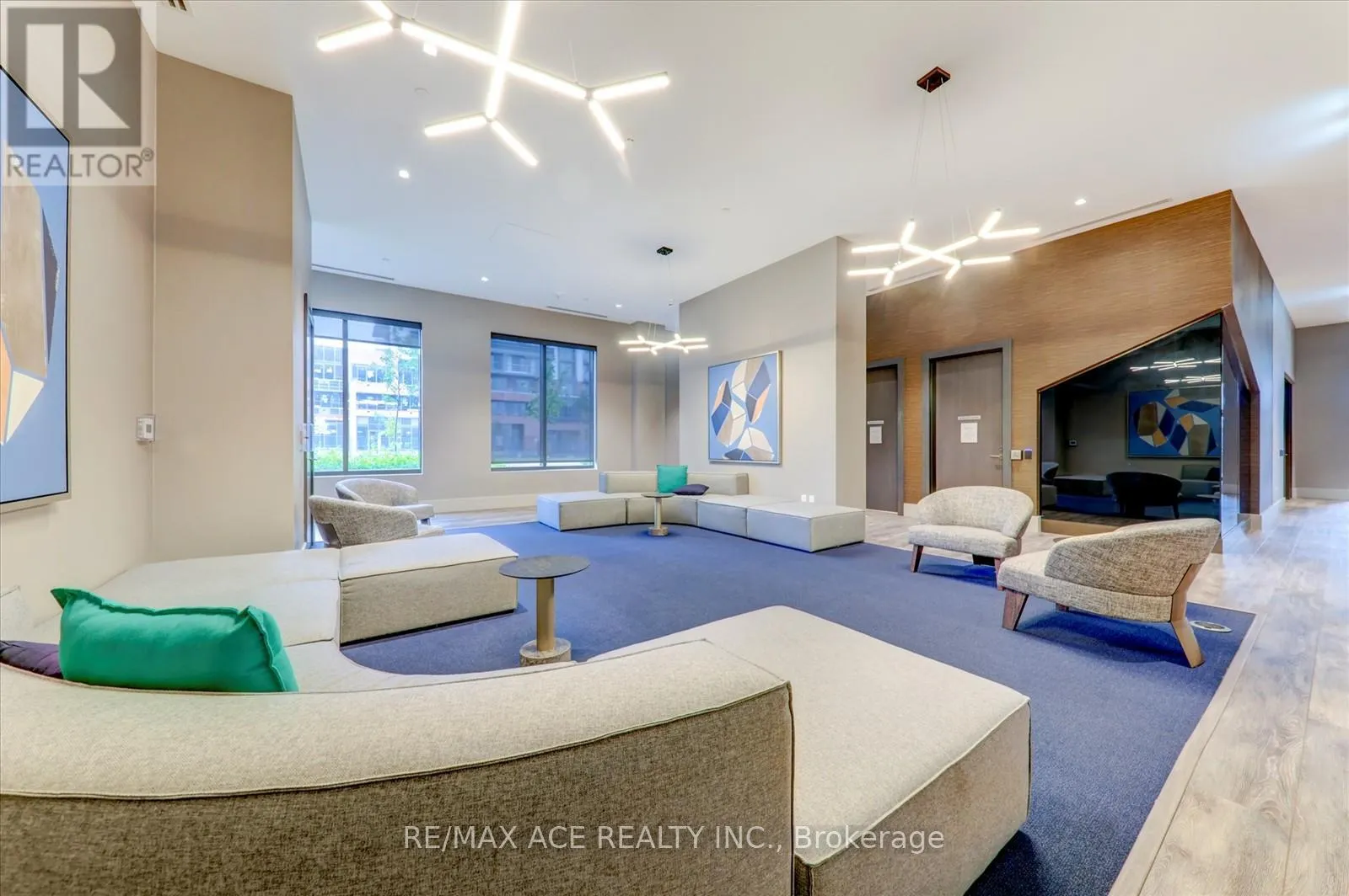 914 - 2550 SIMCOE STREET N