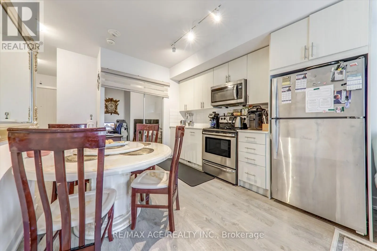 914 - 2550 SIMCOE STREET N