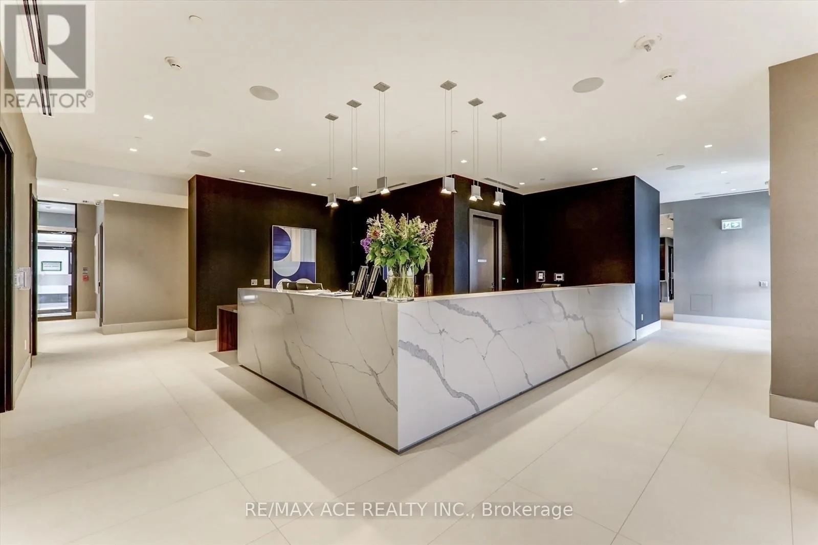 914 - 2550 SIMCOE STREET N