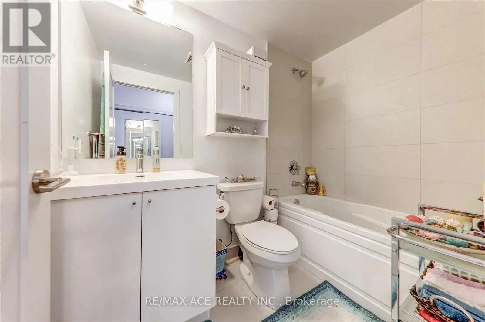 914 - 2550 SIMCOE STREET N