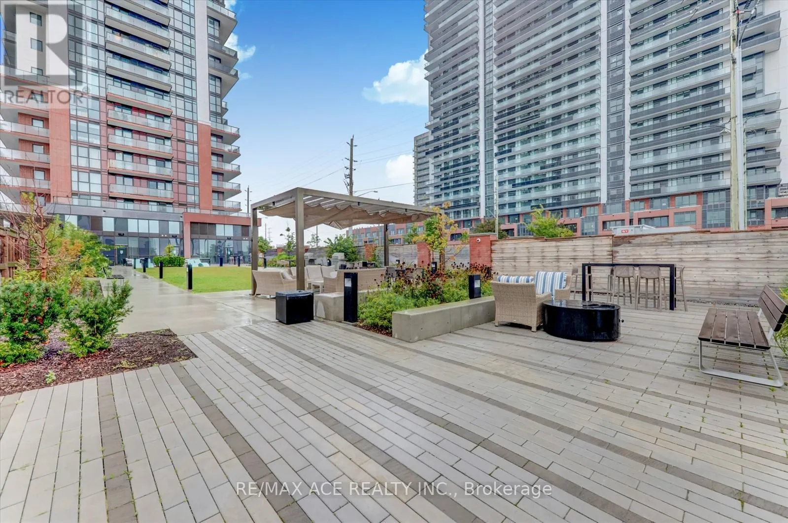 914 - 2550 SIMCOE STREET N