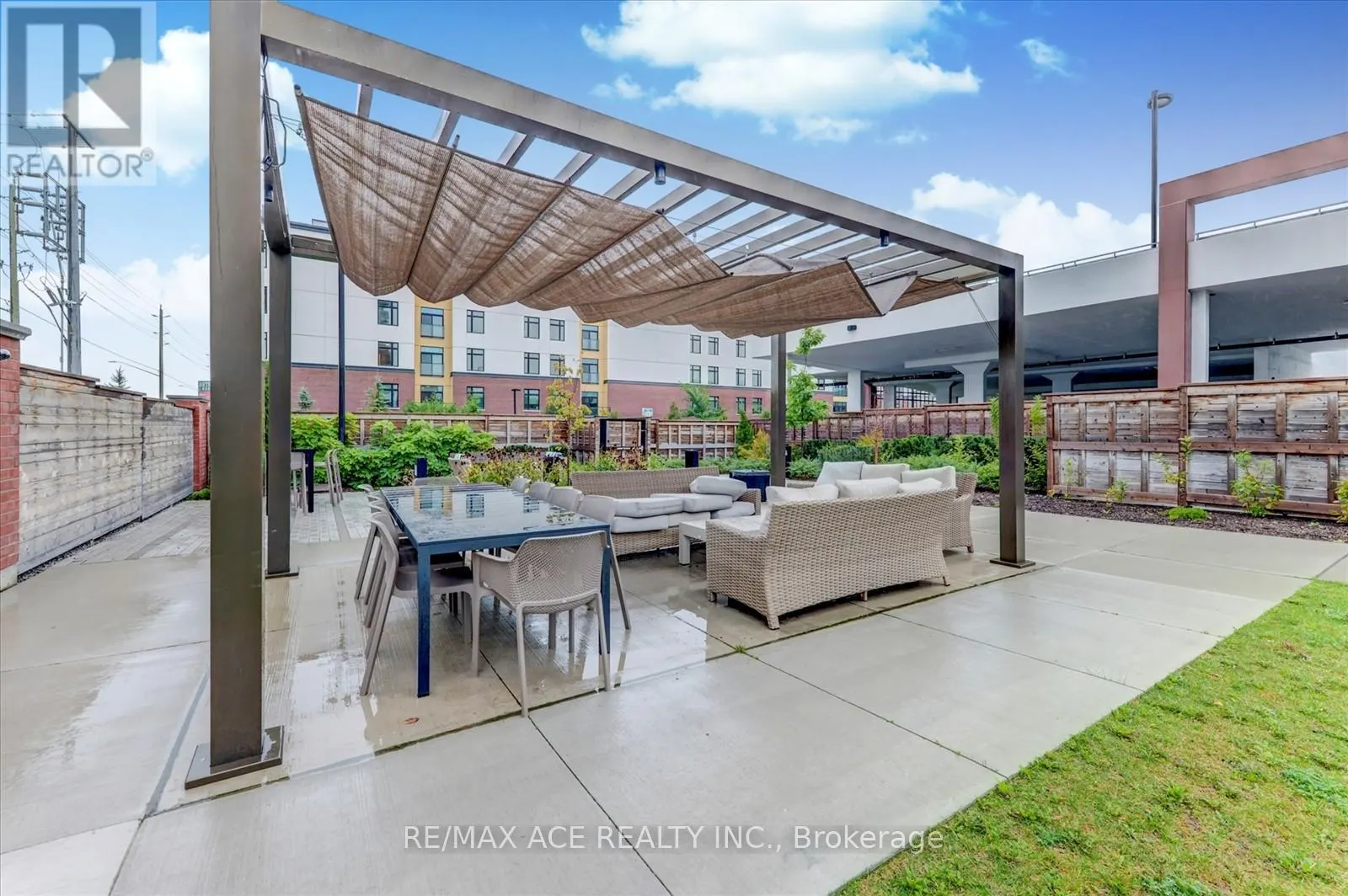 914 - 2550 SIMCOE STREET N