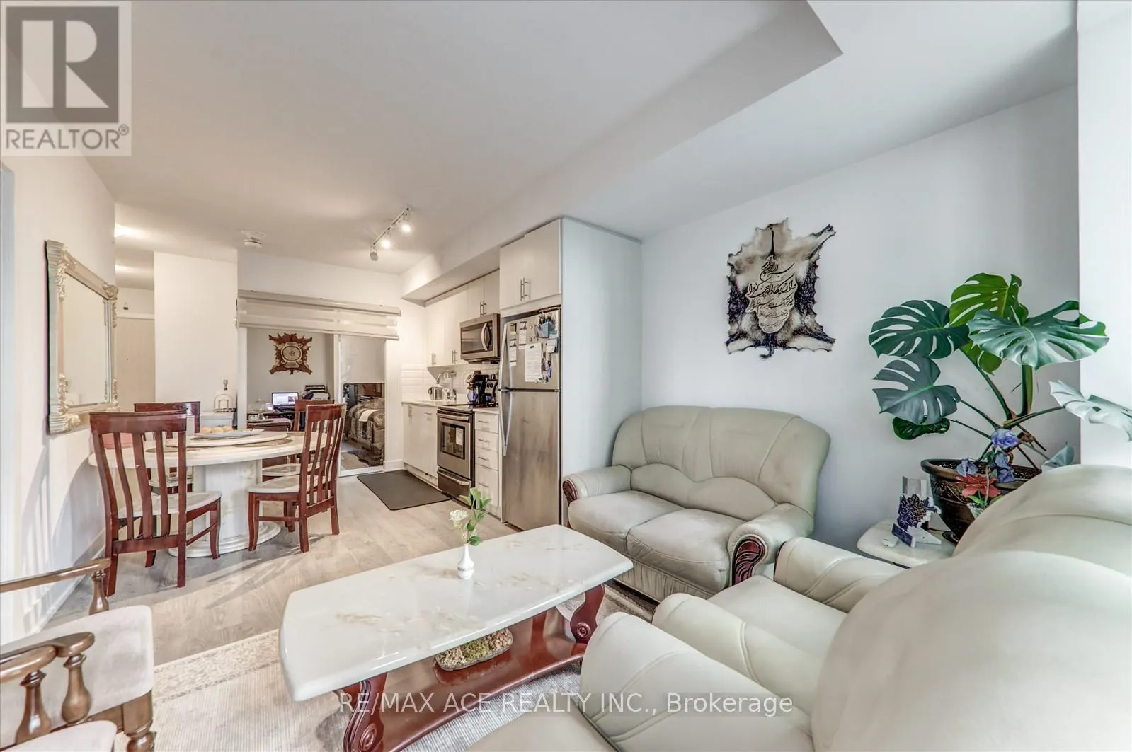 914 - 2550 SIMCOE STREET N