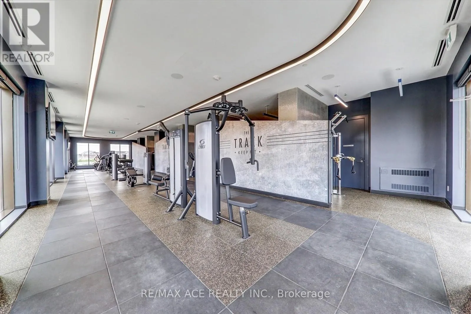 914 - 2550 SIMCOE STREET N