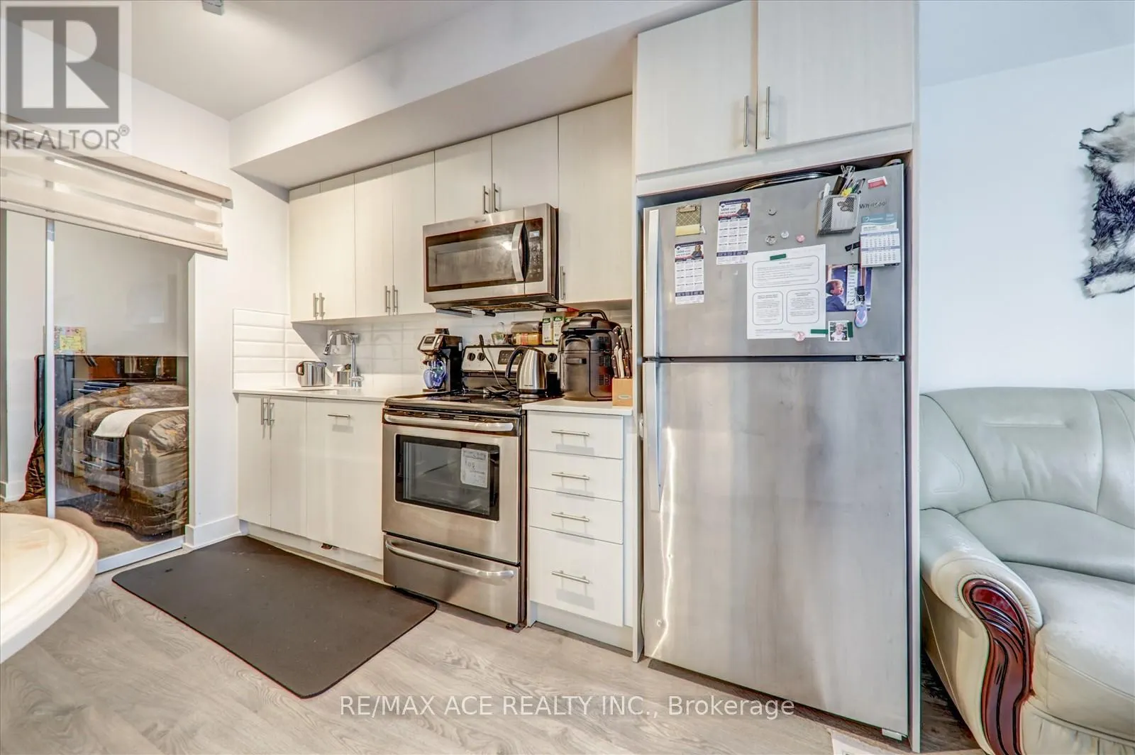 914 - 2550 SIMCOE STREET N