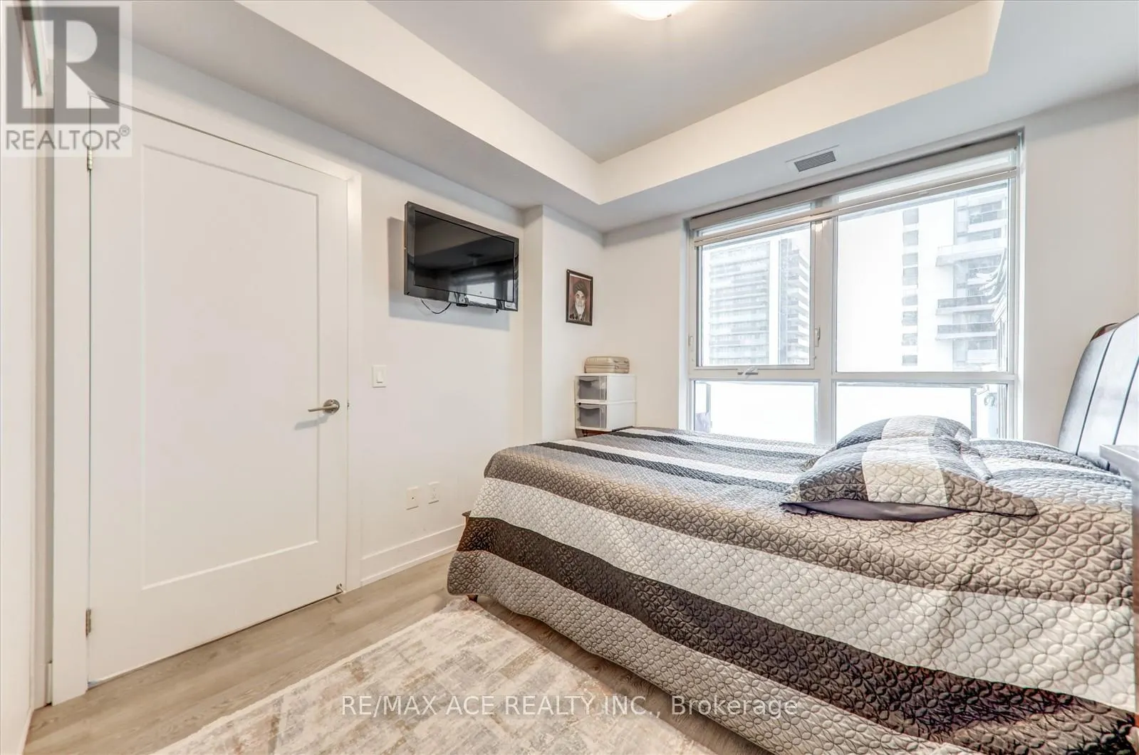 914 - 2550 SIMCOE STREET N