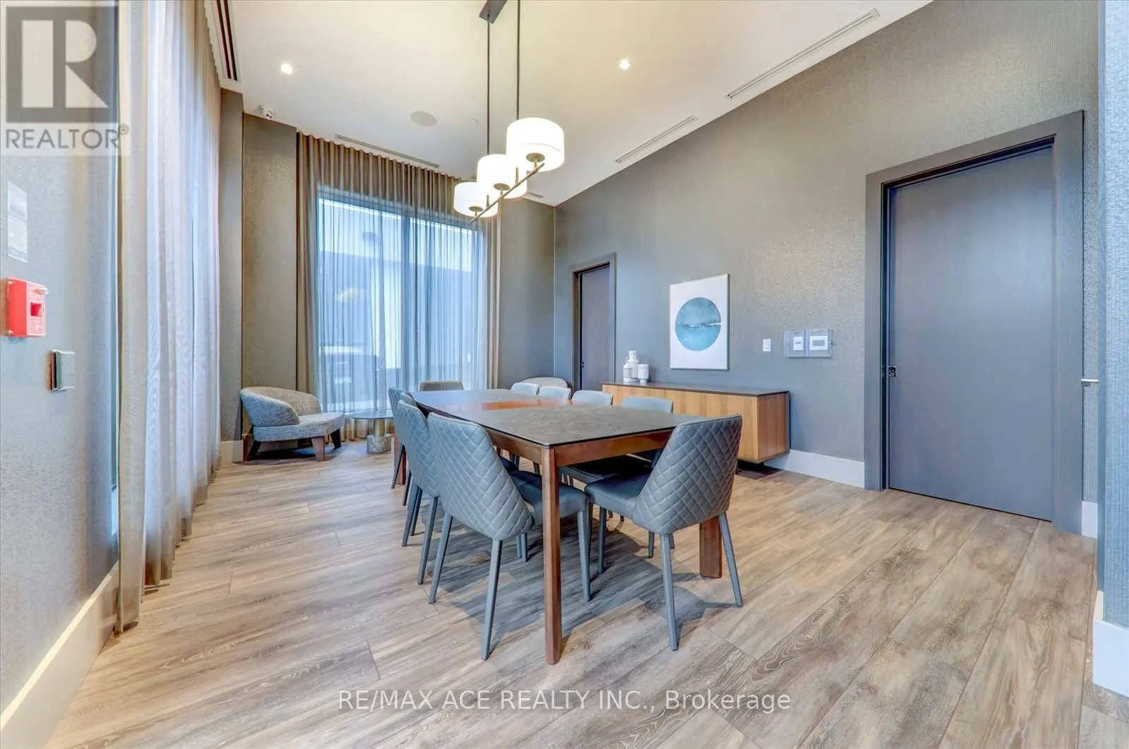 914 - 2550 SIMCOE STREET N