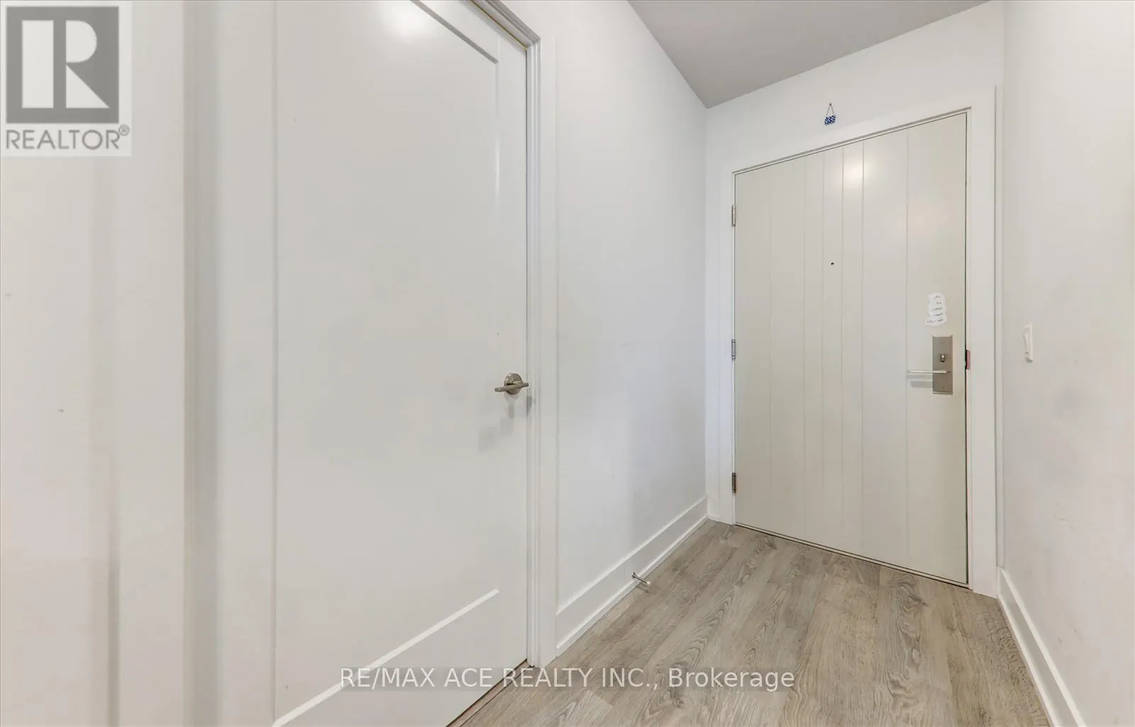 914 - 2550 SIMCOE STREET N