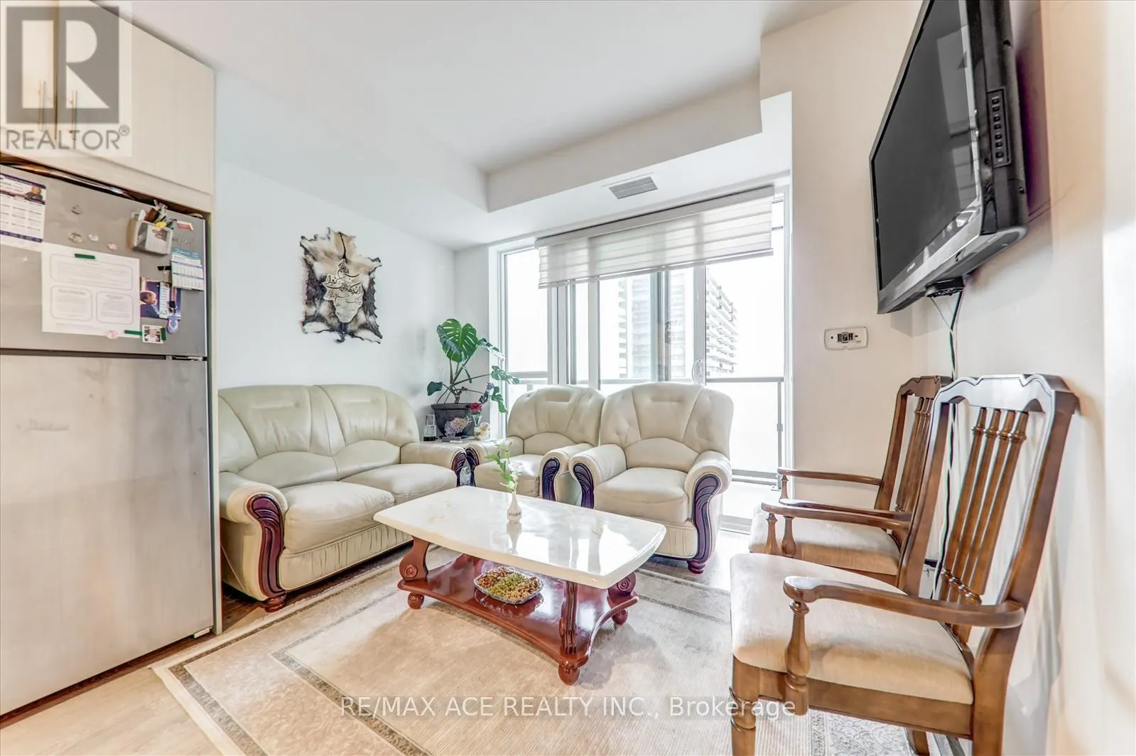 914 - 2550 SIMCOE STREET N
