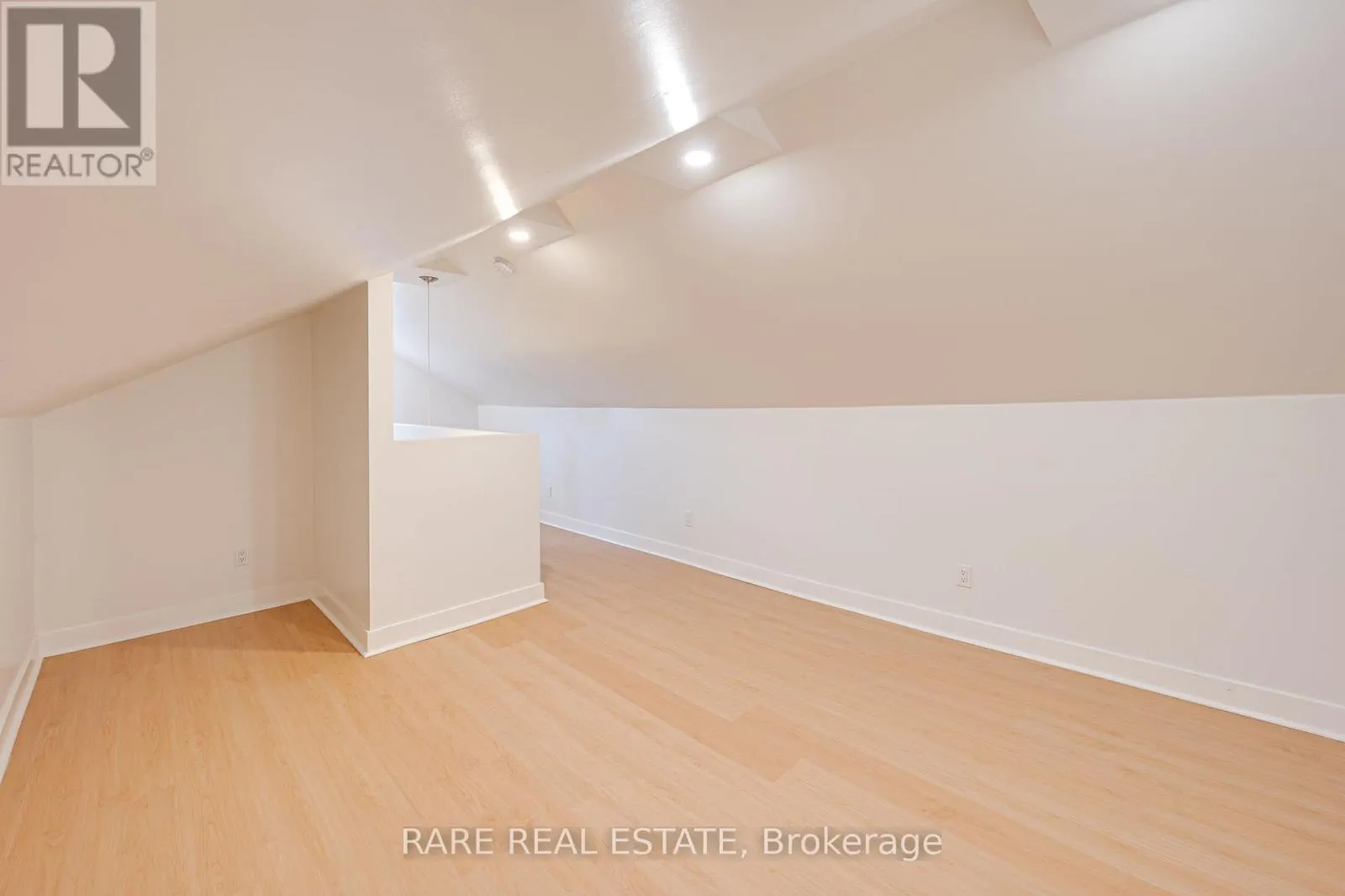 2 - 210 ALBERT STREET