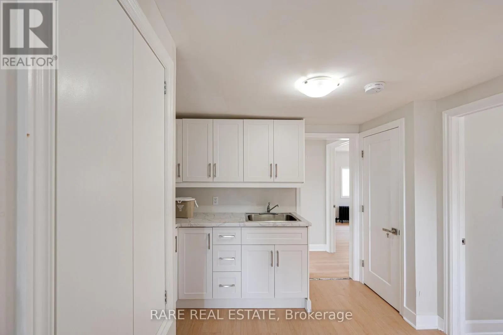 2 - 210 ALBERT STREET