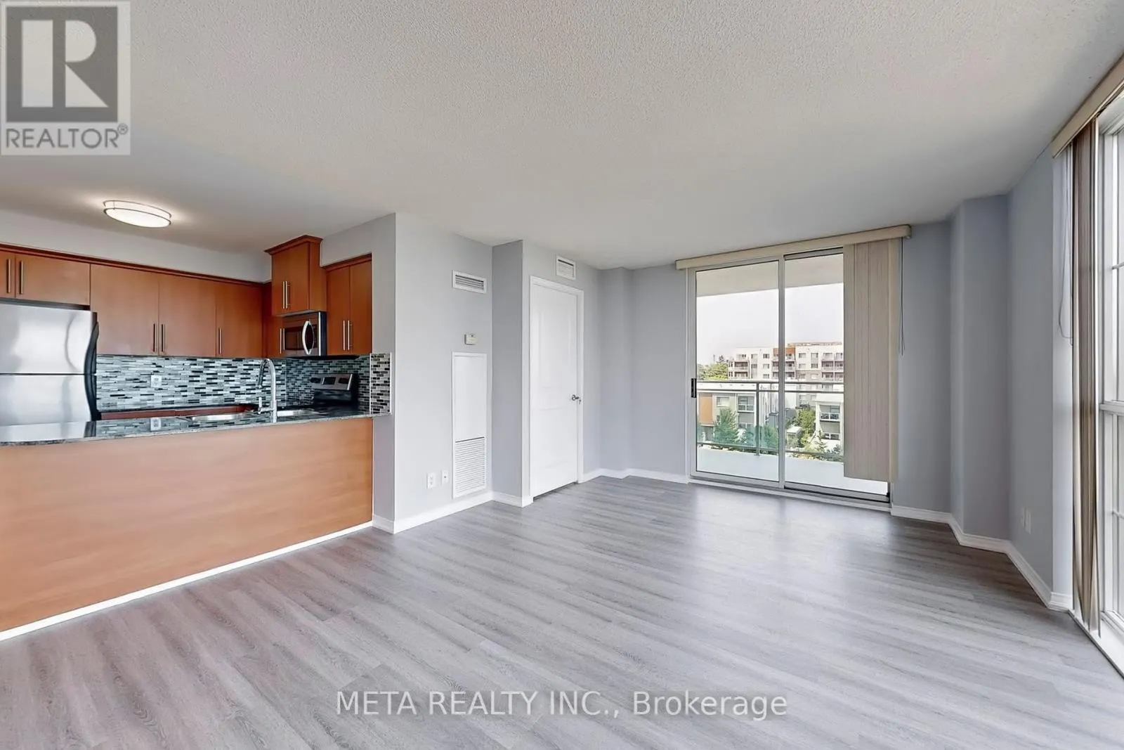 5L - 8 ROSEBANK DRIVE