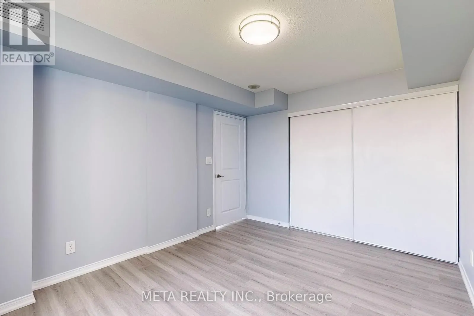 5L - 8 ROSEBANK DRIVE