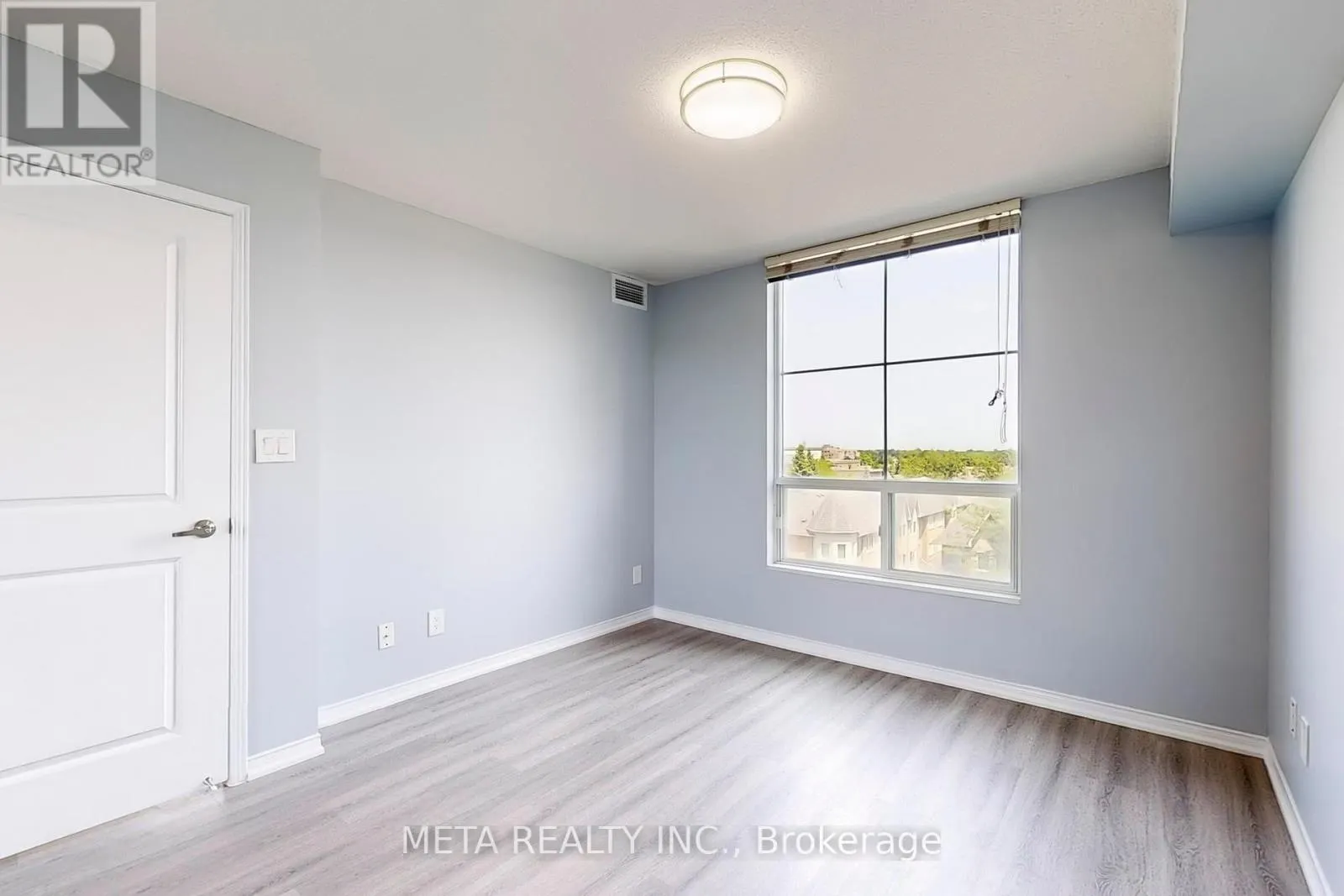 5L - 8 ROSEBANK DRIVE