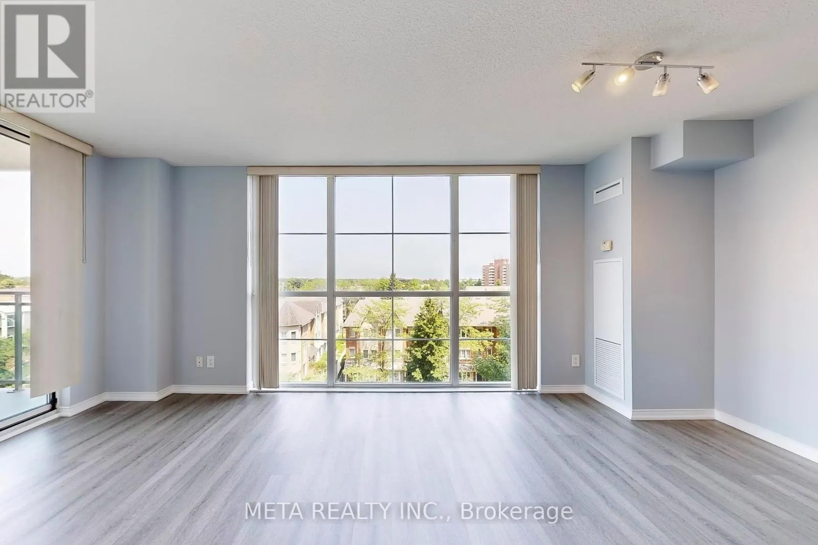 5L - 8 ROSEBANK DRIVE