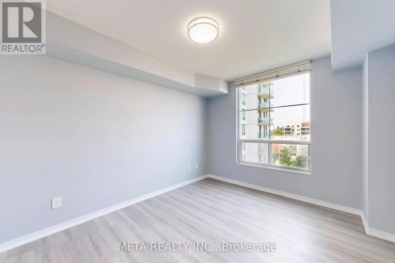 5L - 8 ROSEBANK DRIVE