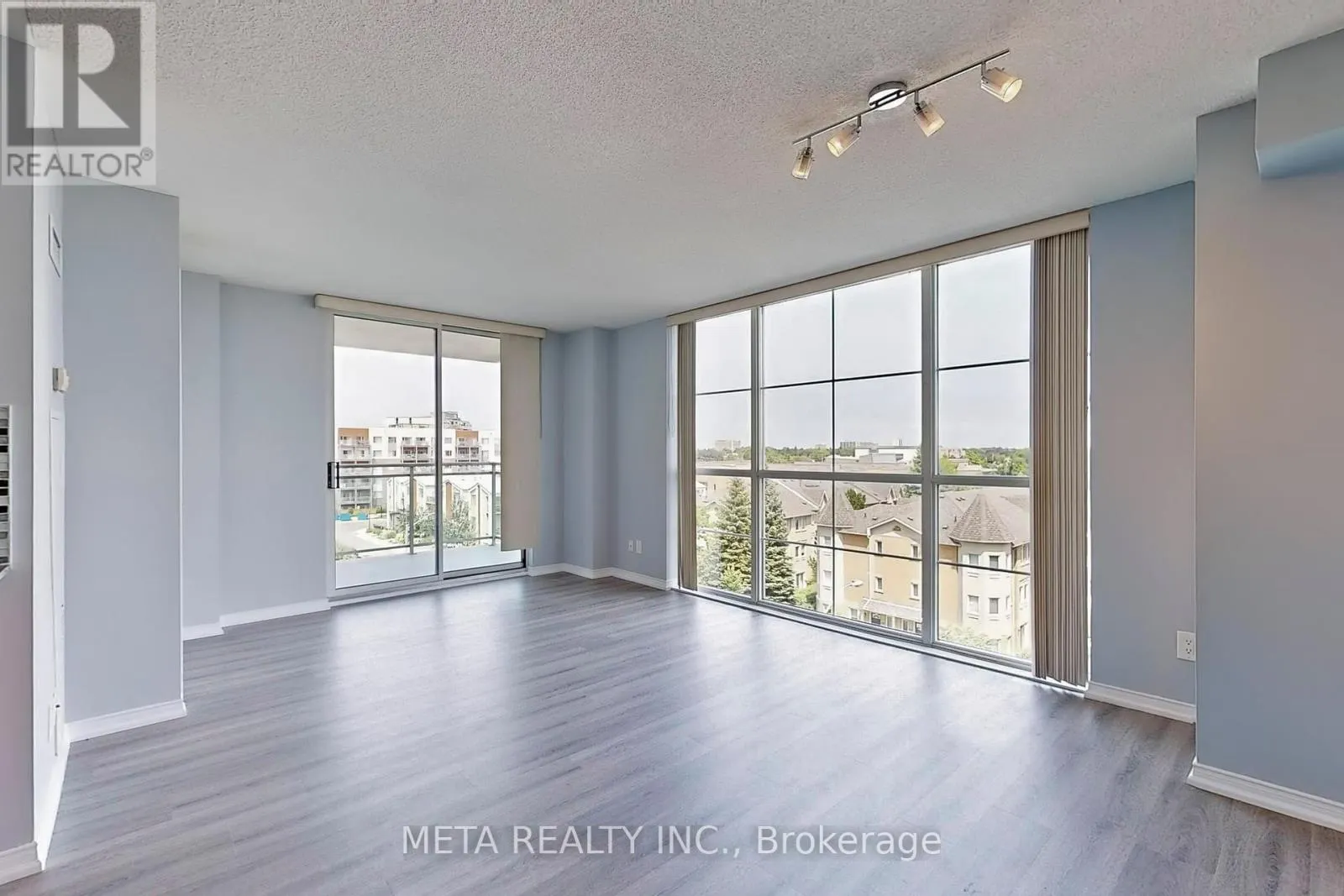 5L - 8 ROSEBANK DRIVE