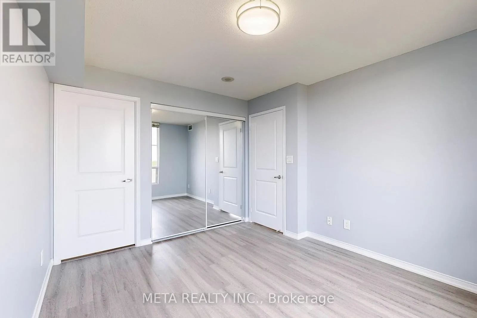 5L - 8 ROSEBANK DRIVE
