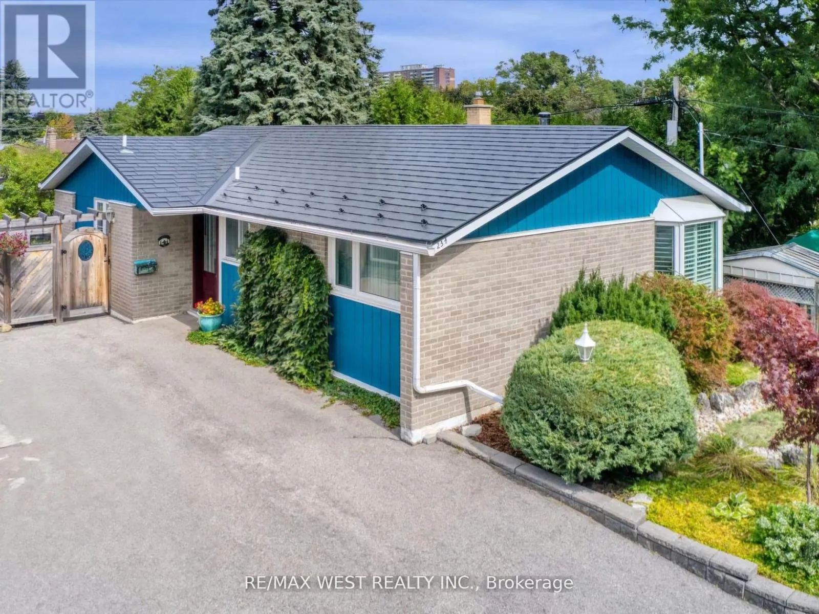 254 CONFEDERATION DRIVE