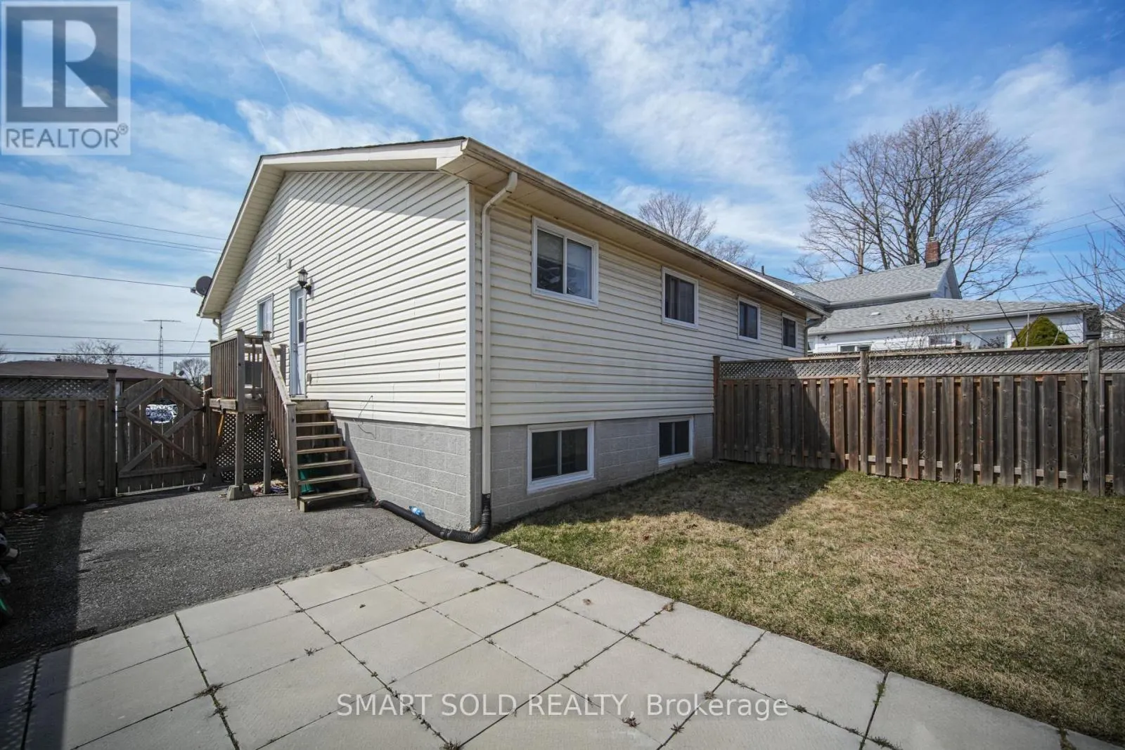 1179 SIMCOE STREET S
