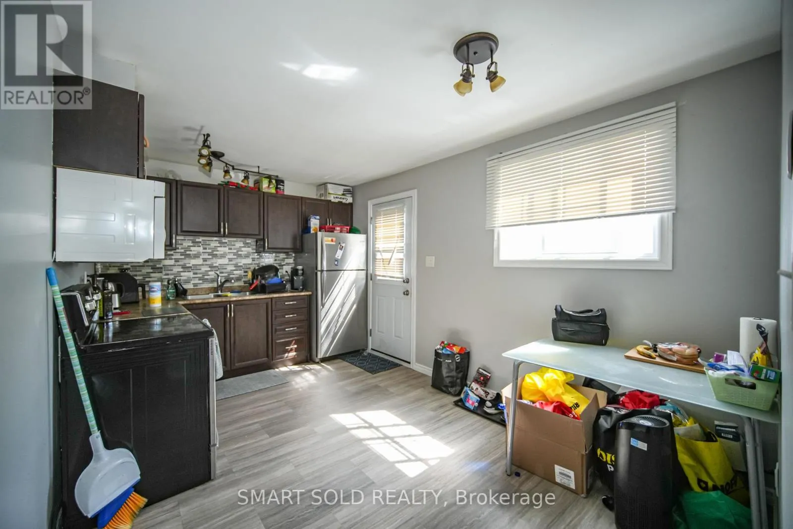 1179 SIMCOE STREET S