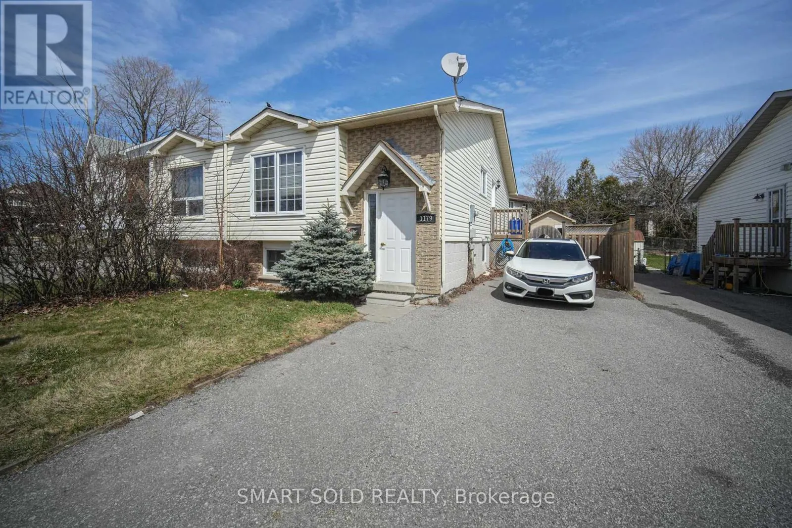 1179 SIMCOE STREET S