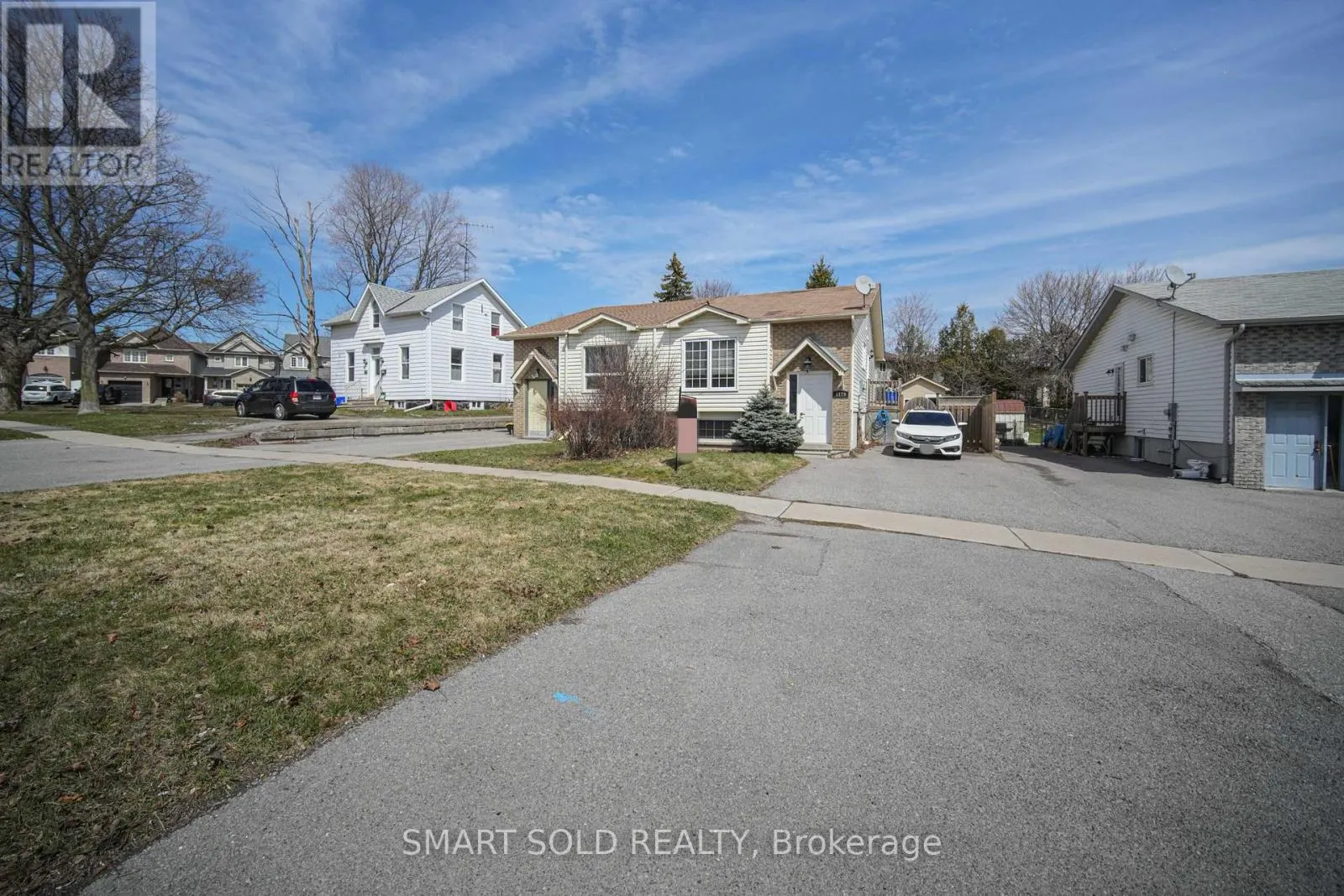 1179 SIMCOE STREET S