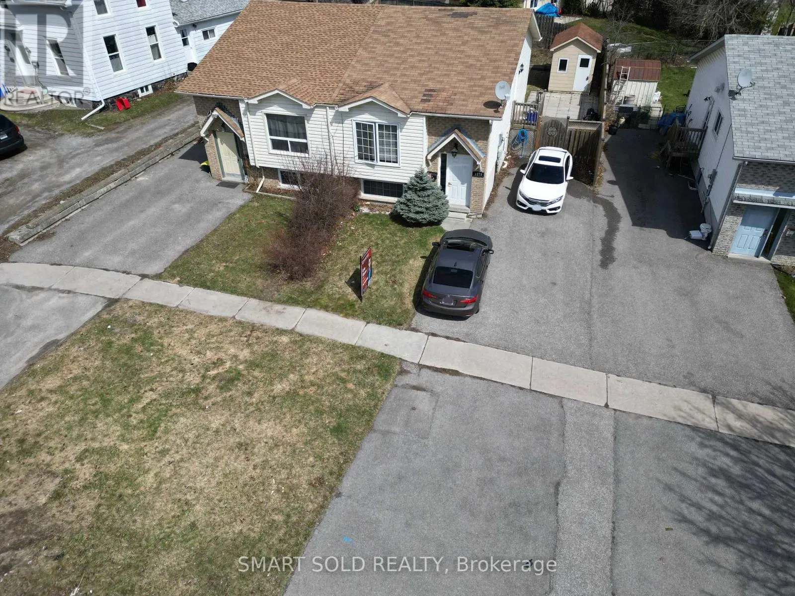 1179 SIMCOE STREET S