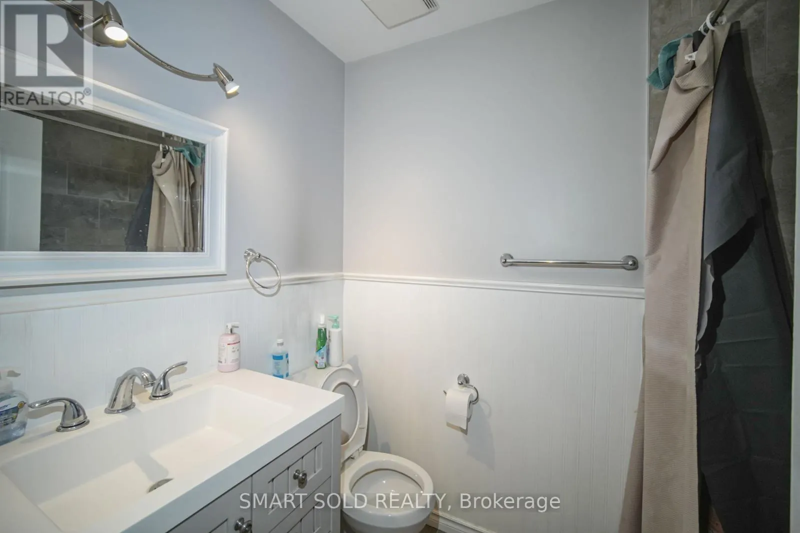 1179 SIMCOE STREET S