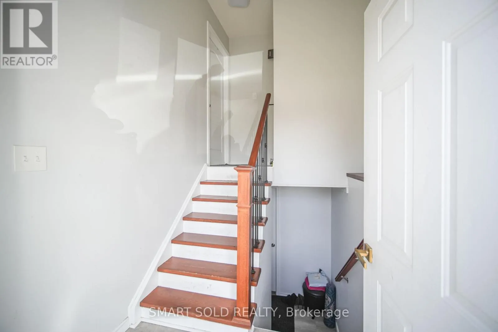 1179 SIMCOE STREET S