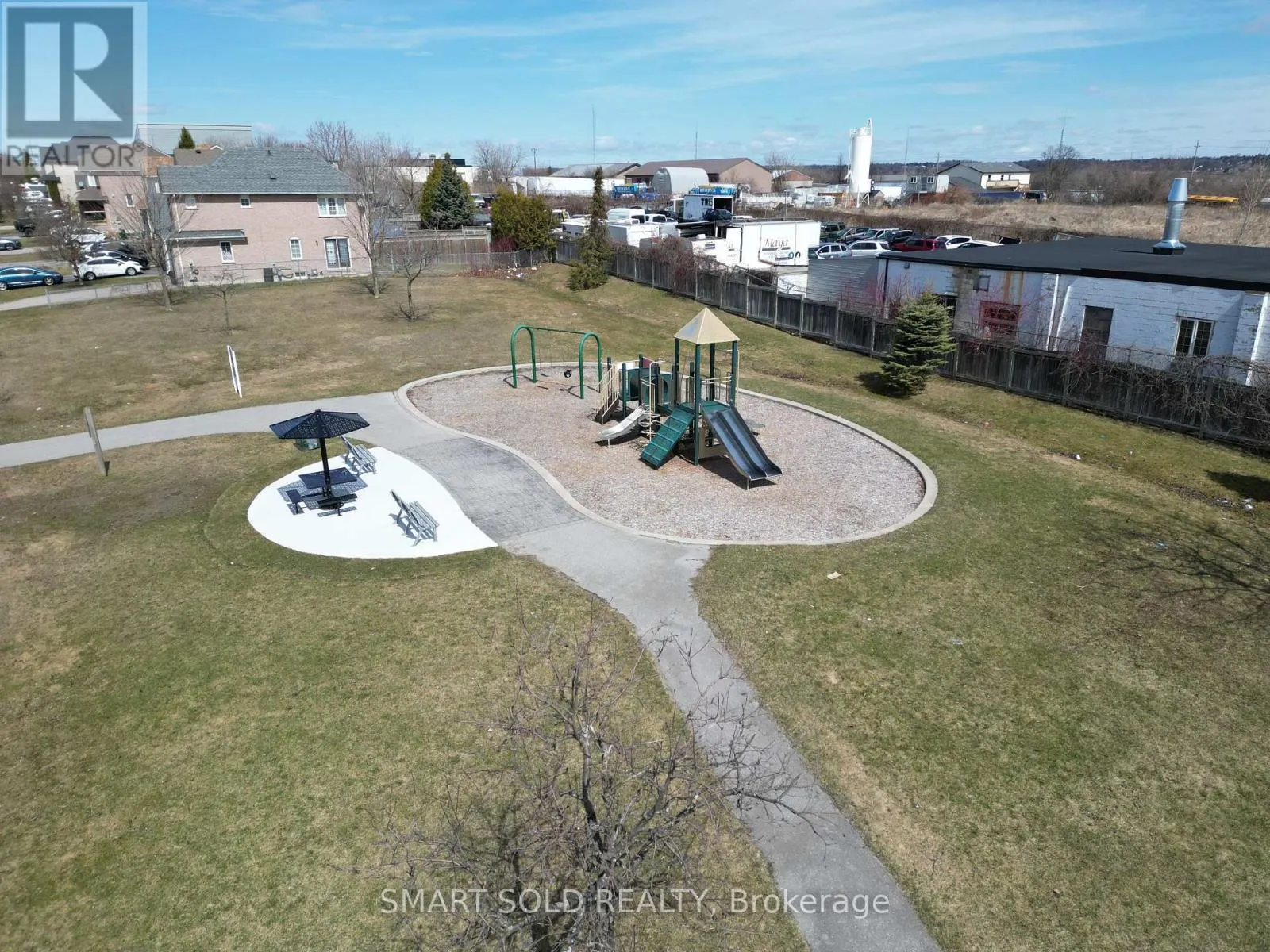 1179 SIMCOE STREET S