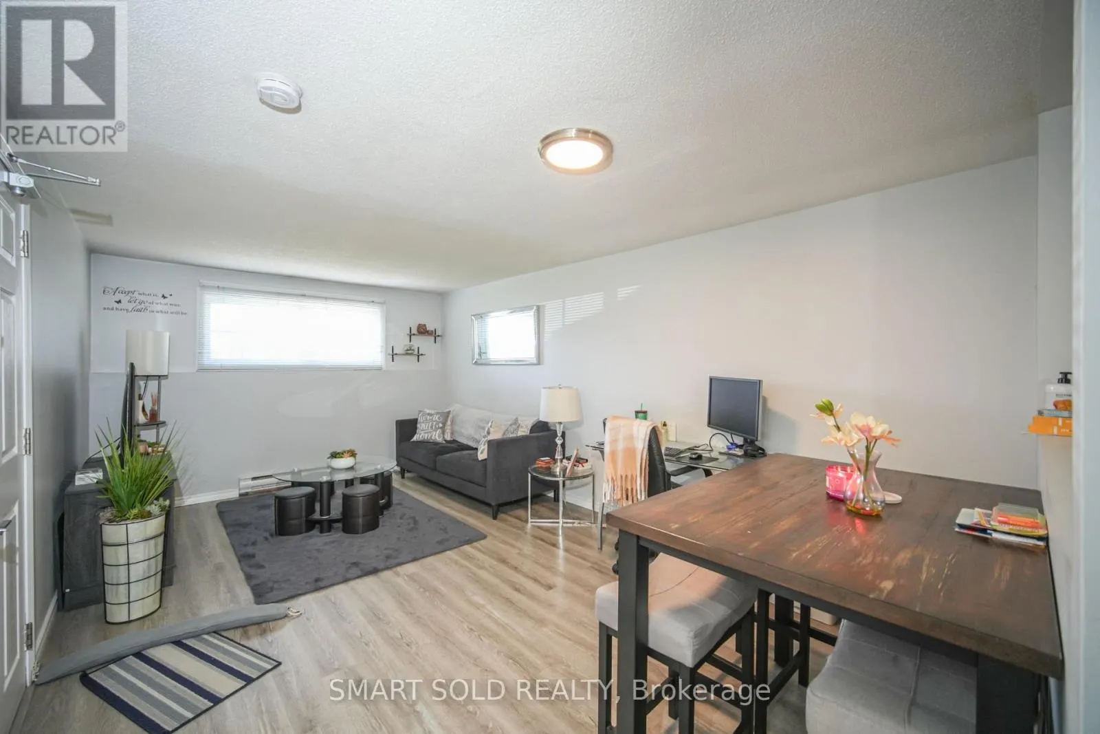 1179 SIMCOE STREET S