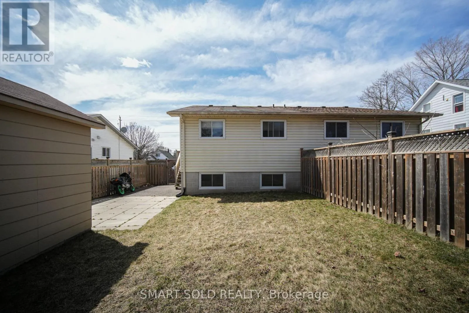 1179 SIMCOE STREET S