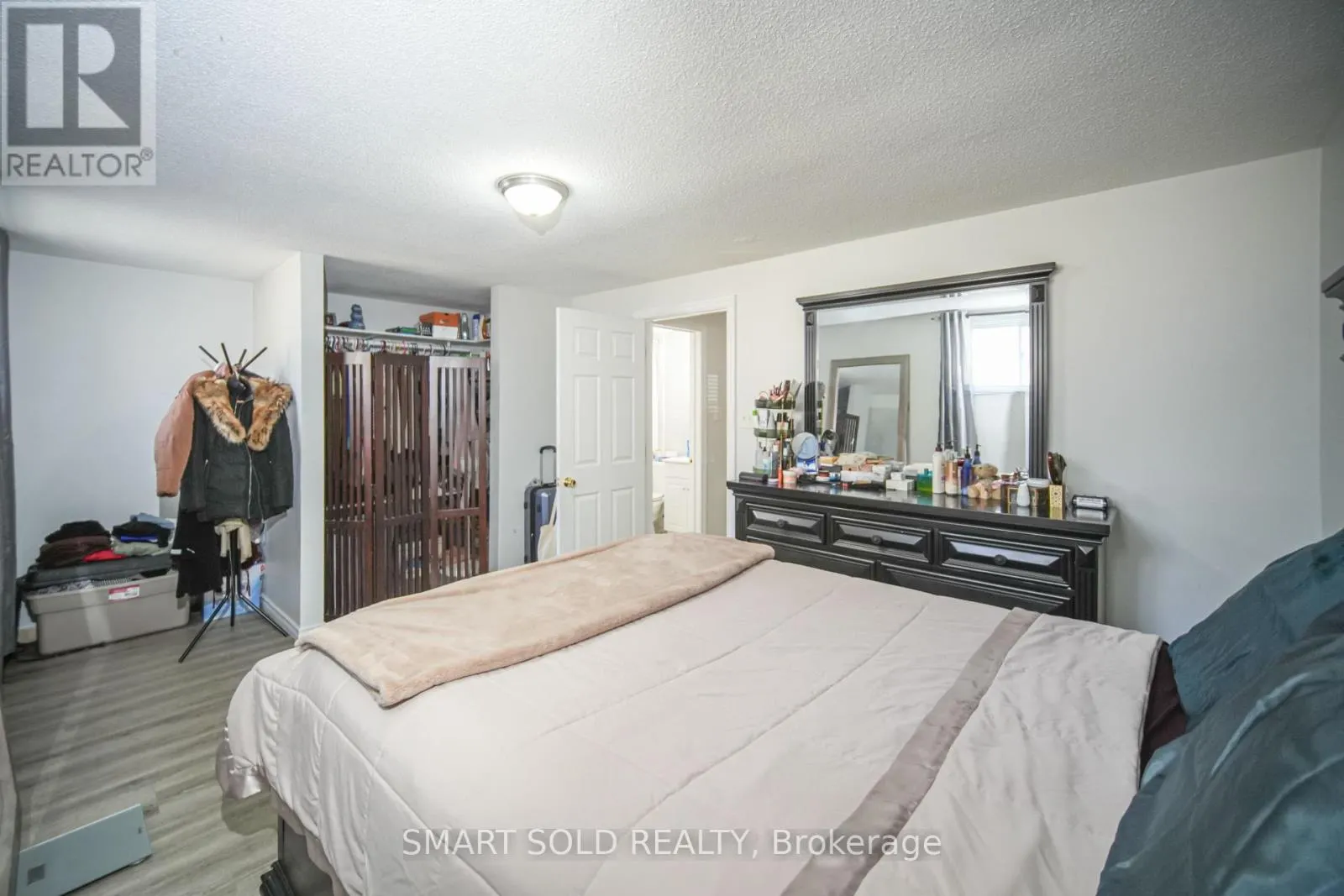 1179 SIMCOE STREET S
