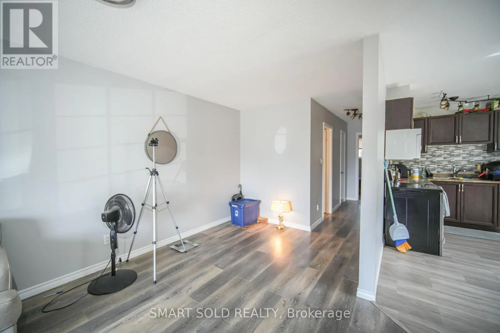 1179 SIMCOE STREET S