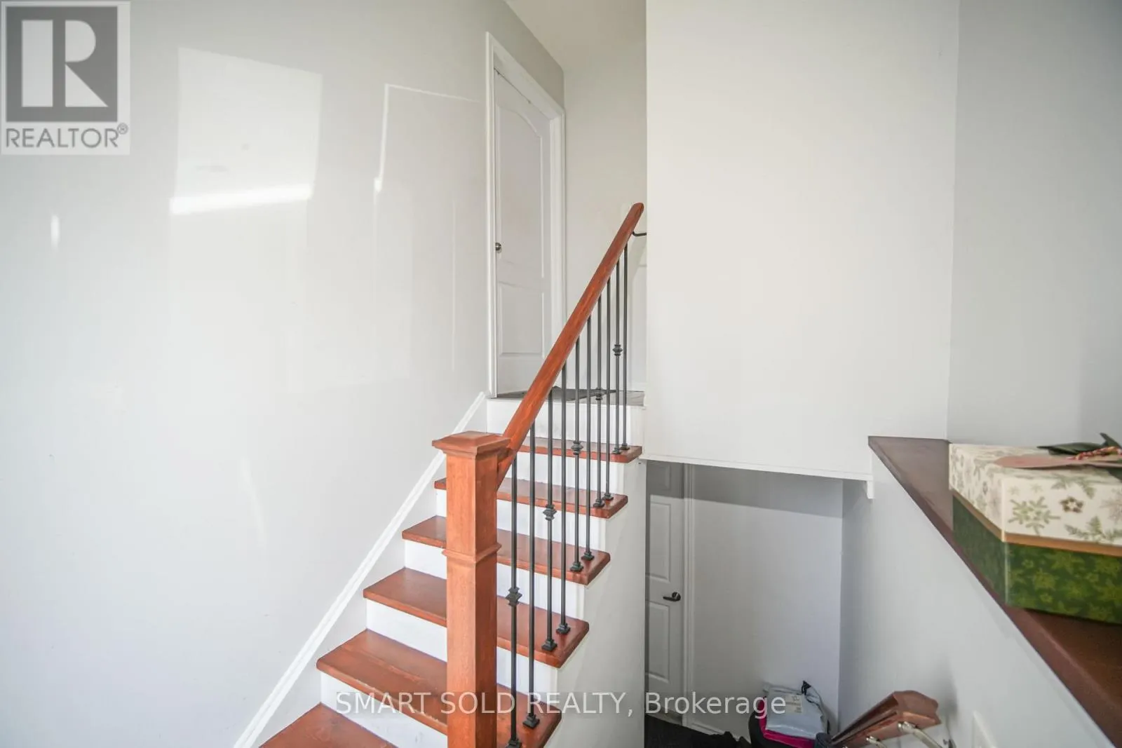 1179 SIMCOE STREET S