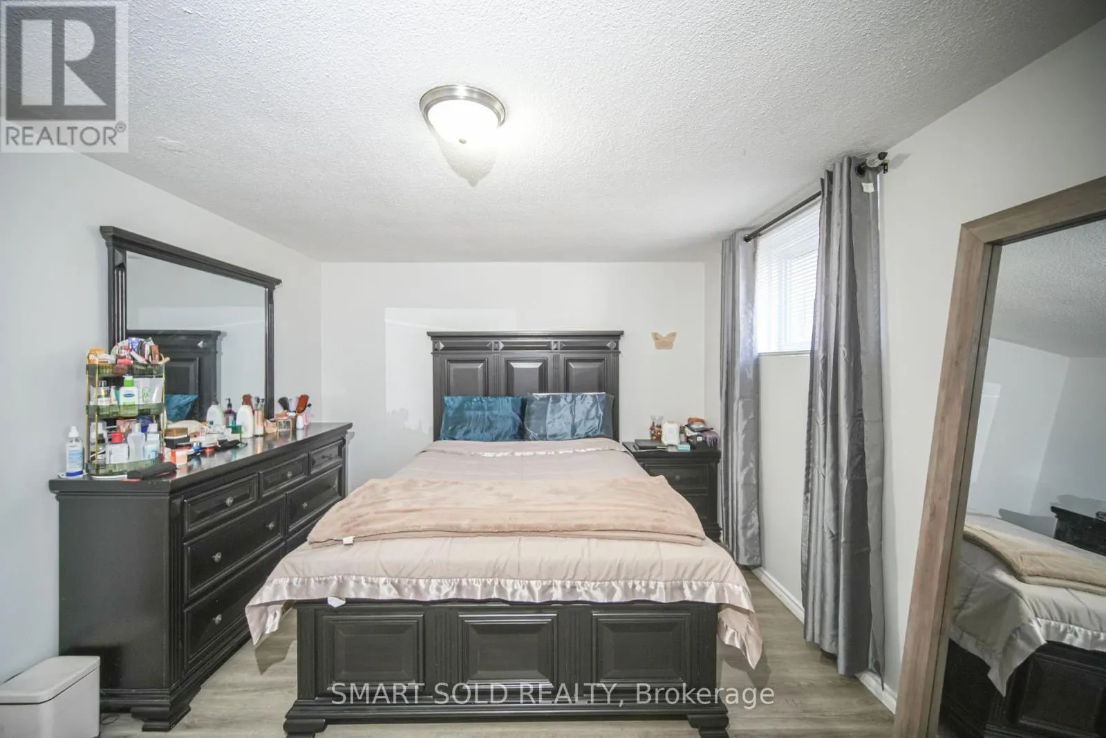 1179 SIMCOE STREET S