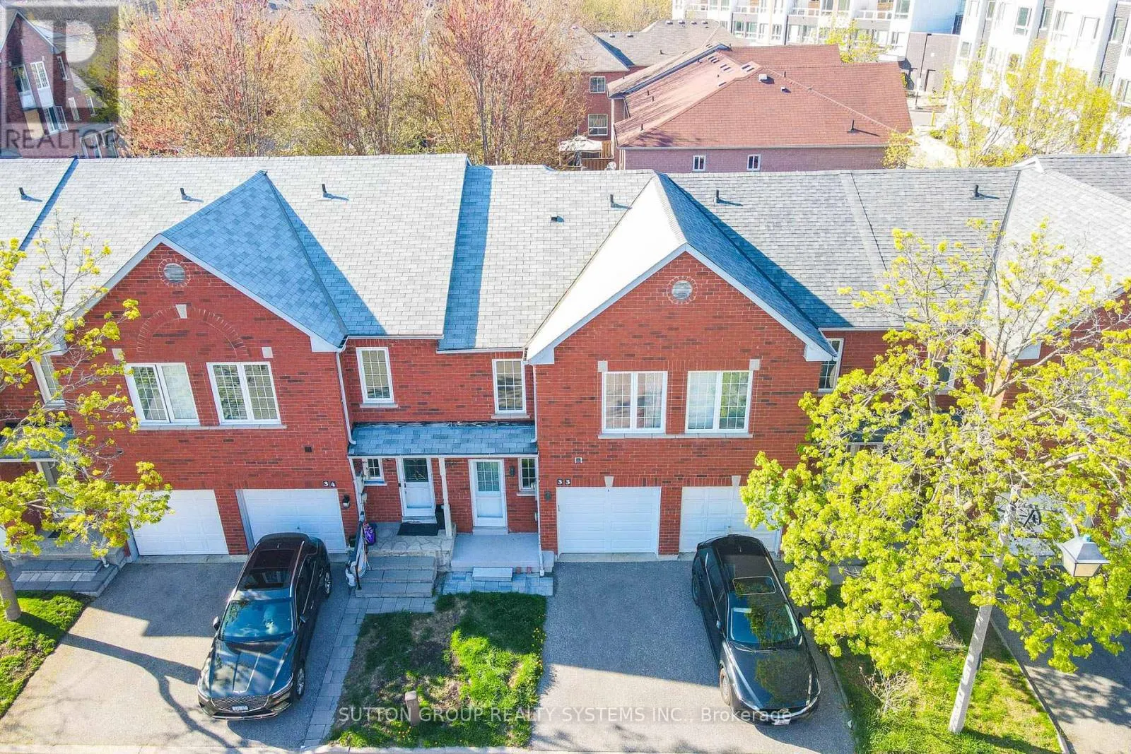 33 - 1995 PINE GROVE AVENUE
