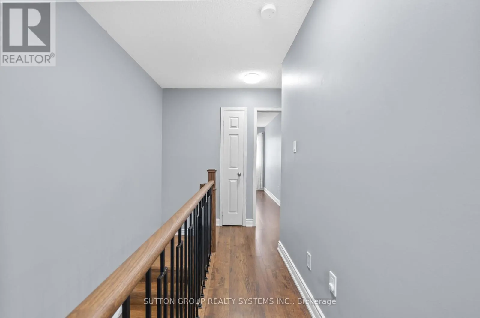 33 - 1995 PINE GROVE AVENUE
