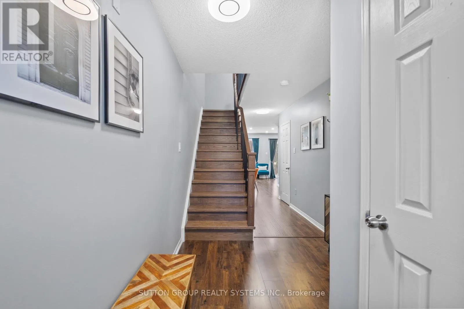 33 - 1995 PINE GROVE AVENUE